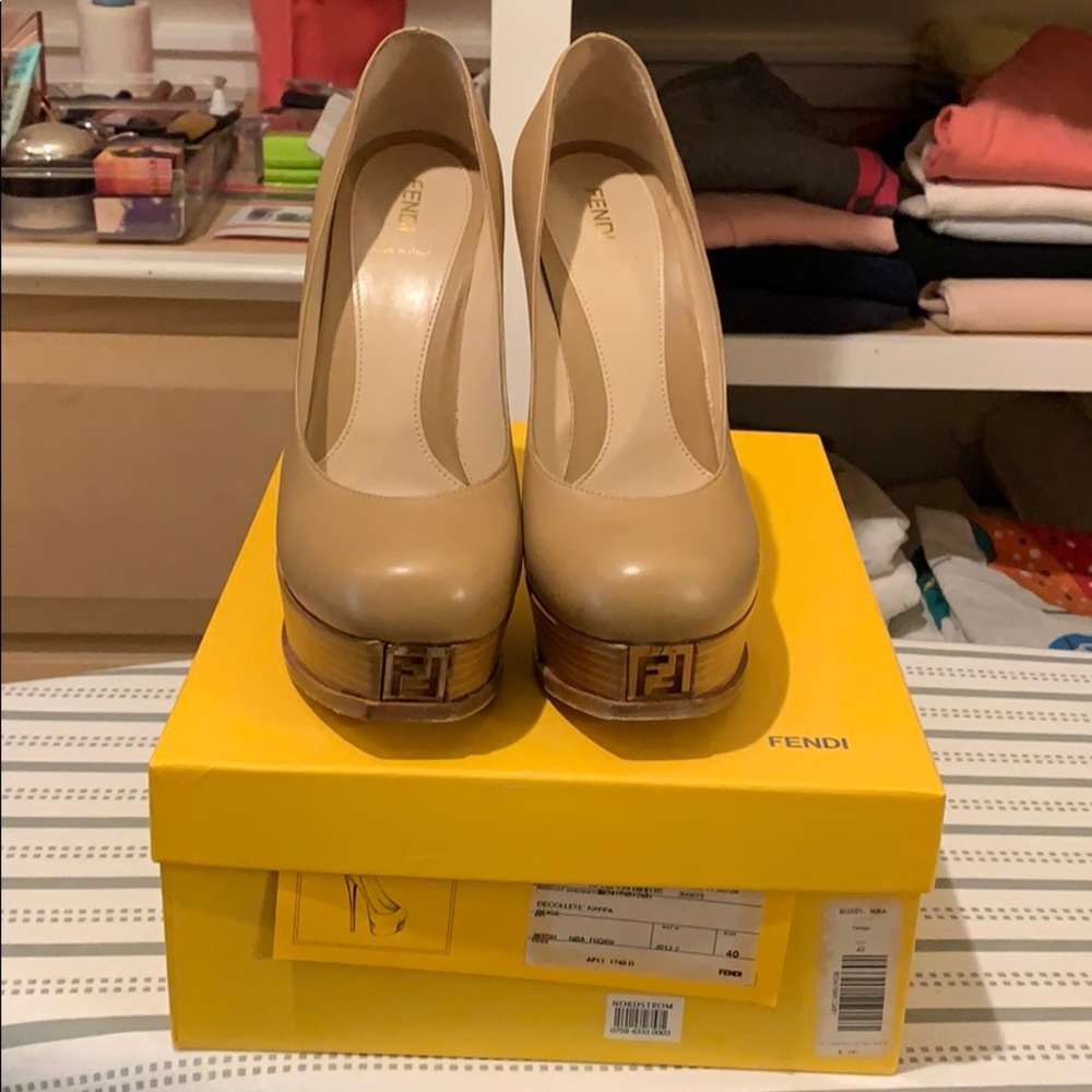 Fendi ‘Fendista’ logo platform pumps